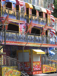 901067 Afbeelding van de nog gesloten kermisattractie 'Lunapark New-York' op de Piekenkermis (Maliebaan) te Utrecht.